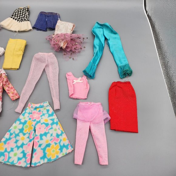 Vintage Barbie Clothes Lot - 30 Pieces + 3 Shoes - Some Need Repair - Rare - Picture 8 of 11